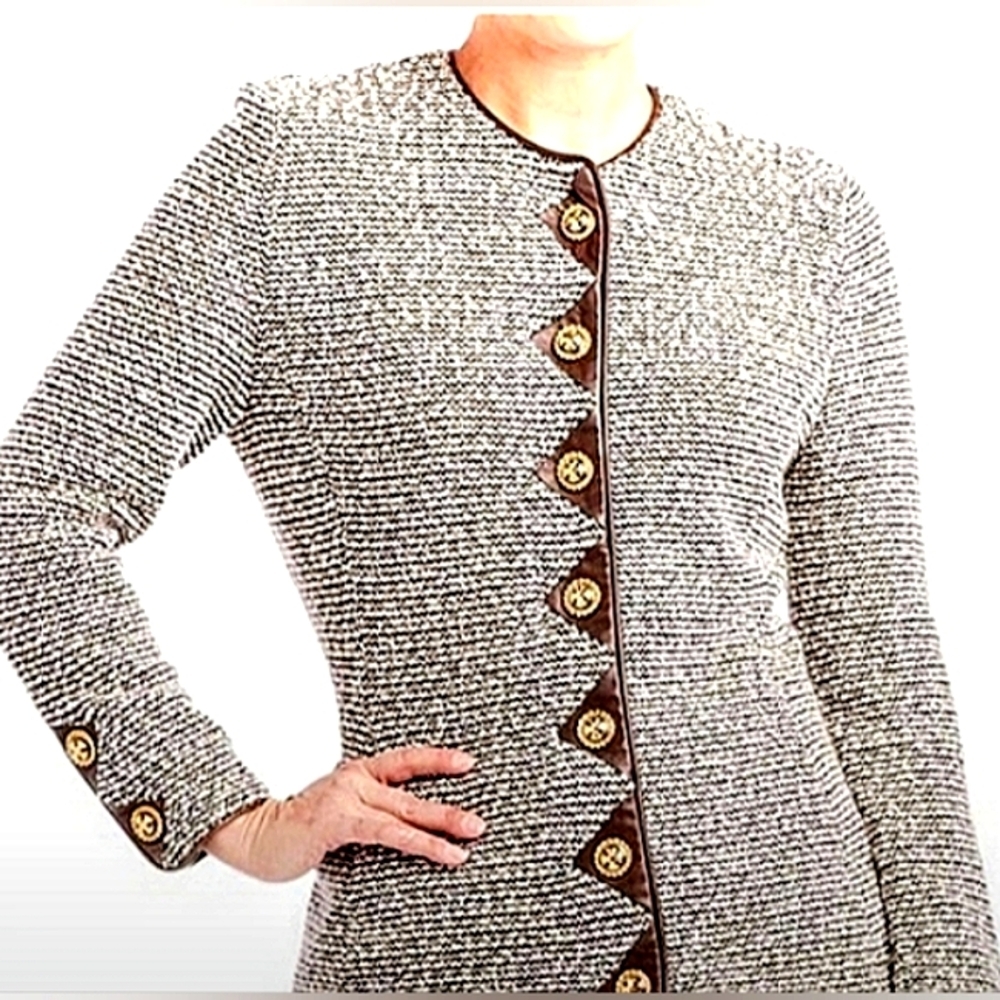 ST JOHN COLLECTION 10 BROWN TWEED BOUCLE SOFT LAMBS LEATHER LOGO BUTTONS JACKET